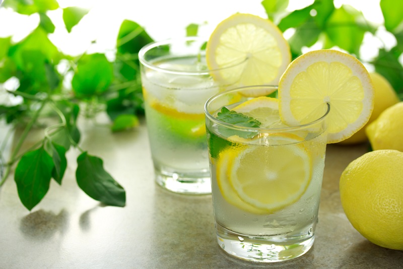 नींबू पानी पीने के फायदे और नुकसान – Side effects & Benefits of lemon water