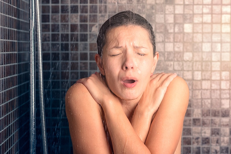 ठंडे पानी से नहाने के फायदे – Cold shower benefits in hindi