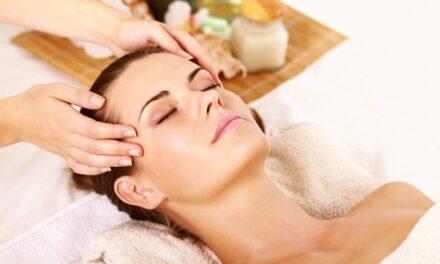 सिर की मालिश करने के फायदे – Head Massage Benefits